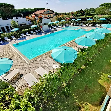 In In With Swimming Pool 450 Meters From The Sea *
