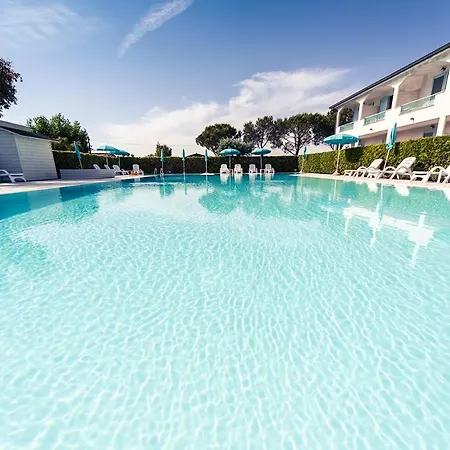 In In With Swimming Pool 450 Meters From The Sea *